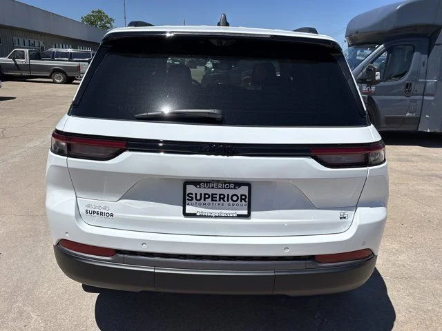 New 2026 Bright White Clear-Coat Exterior Paint Jeep  image 4