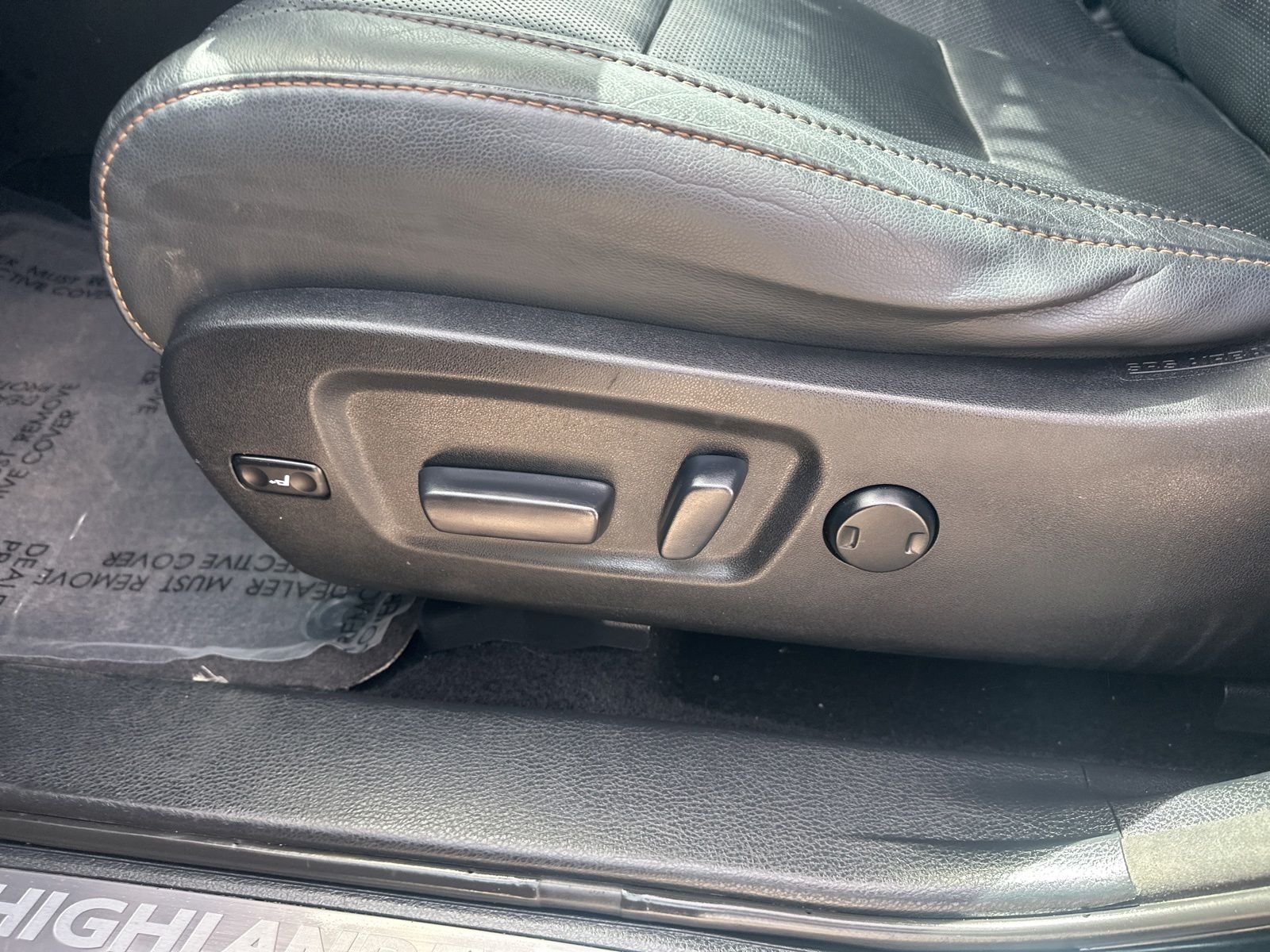 Used 2014 Black Toyota Limited image 13