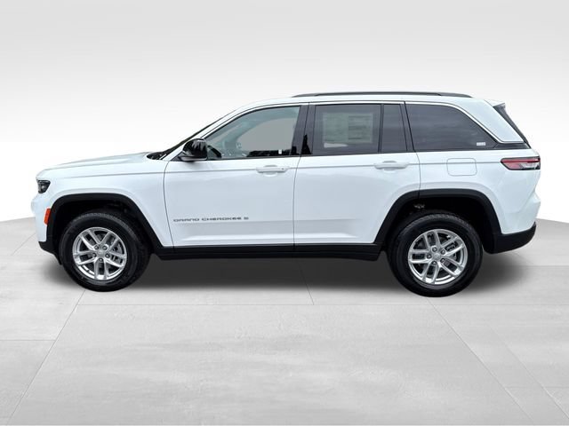 New 2026 Bright White Clear-Coat Exterior Paint Jeep Laredo image 4