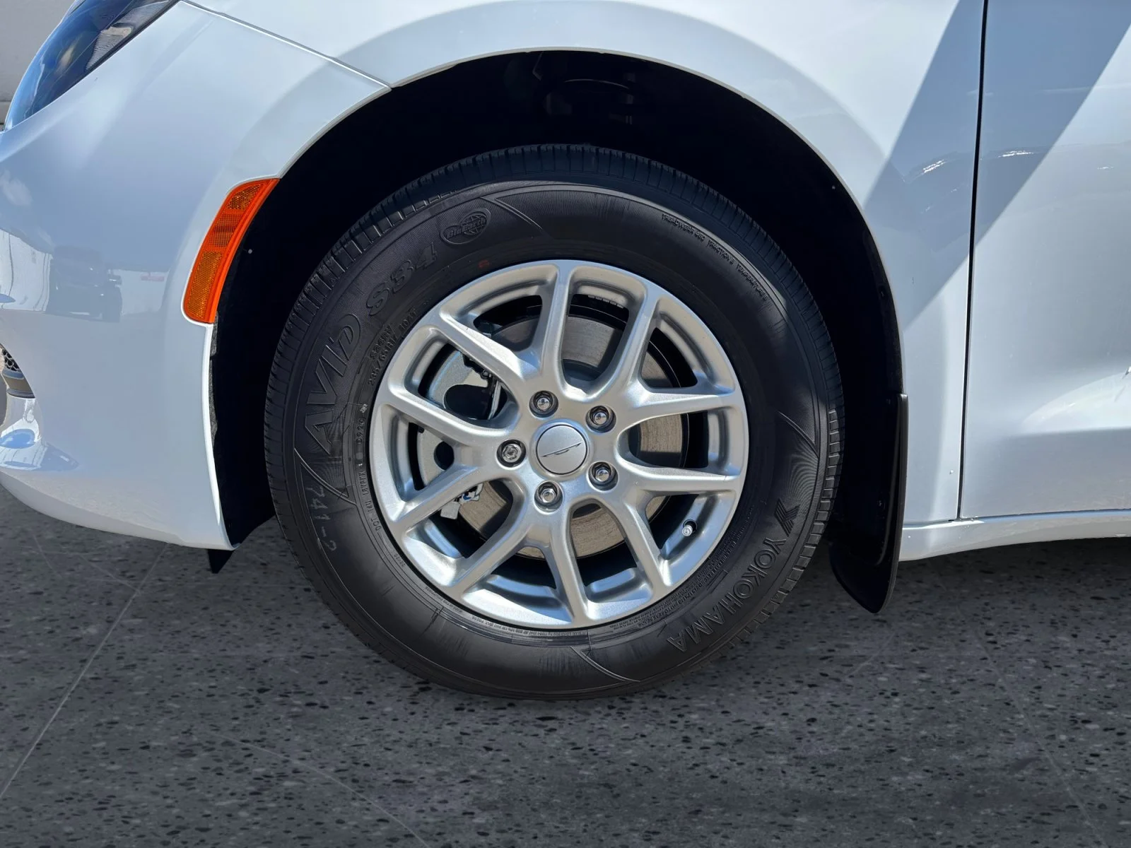 New 2027 Bright White Chrysler SXT image 9