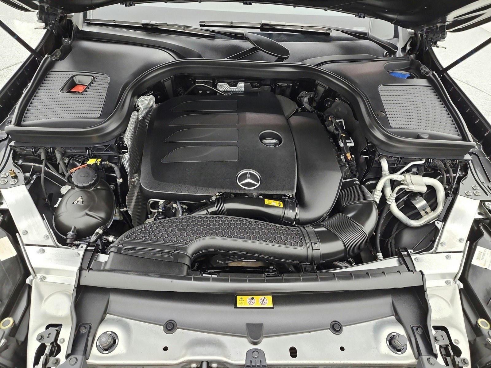 Used 2020 Graphite Grey Metallic Mercedes-Benz GLC 300 4MATIC® Coupe image 17