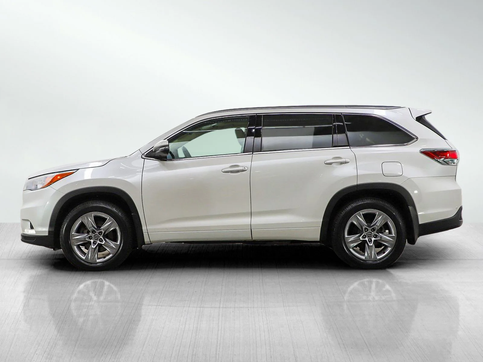 Used 2016 Toyota Highlander Limited with VIN 5TDDKRFH4GS350333 for sale in White Bear Lake, Minnesota