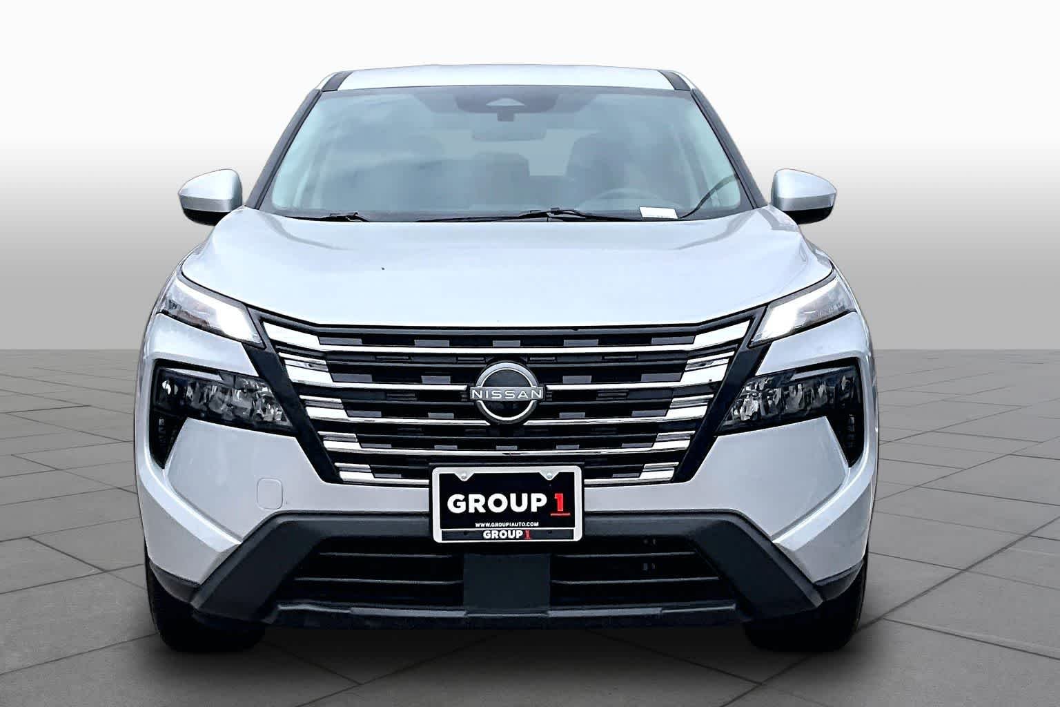 Used 2025 Brilliant Silver Metallic Nissan SV image 4
