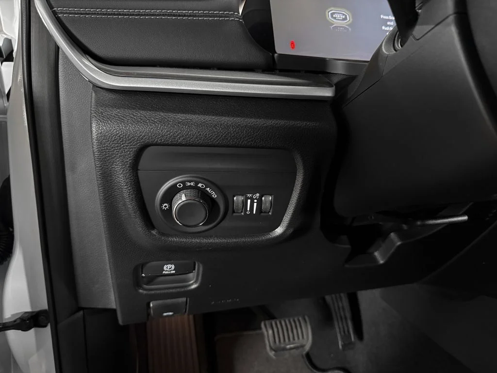 New 2026 White/off-white Jeep Laredo image 20