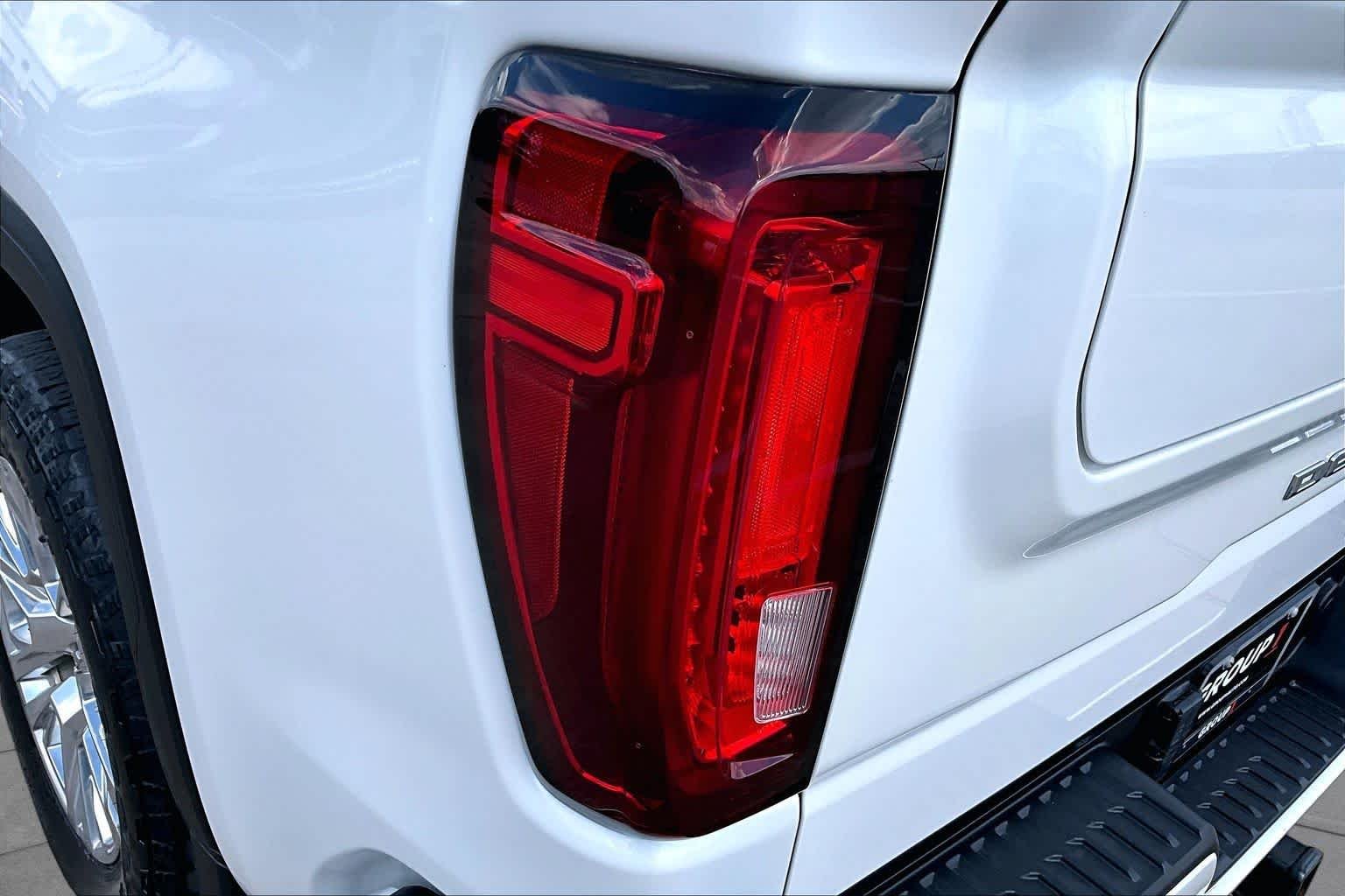 Used 2023 White Frost Tricoat GMC Denali image 29