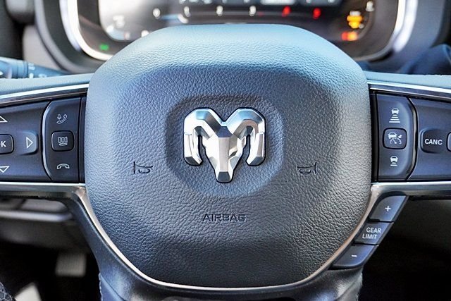 New 2026 Diamond Black Crystal Pearl-Coat Exterior Paint RAM Laramie Night Edition image 36