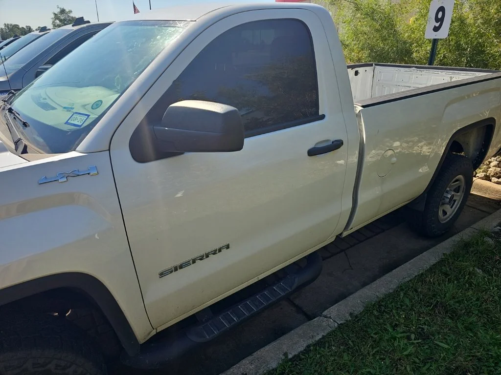 Used 2018 White GMC Base image 4