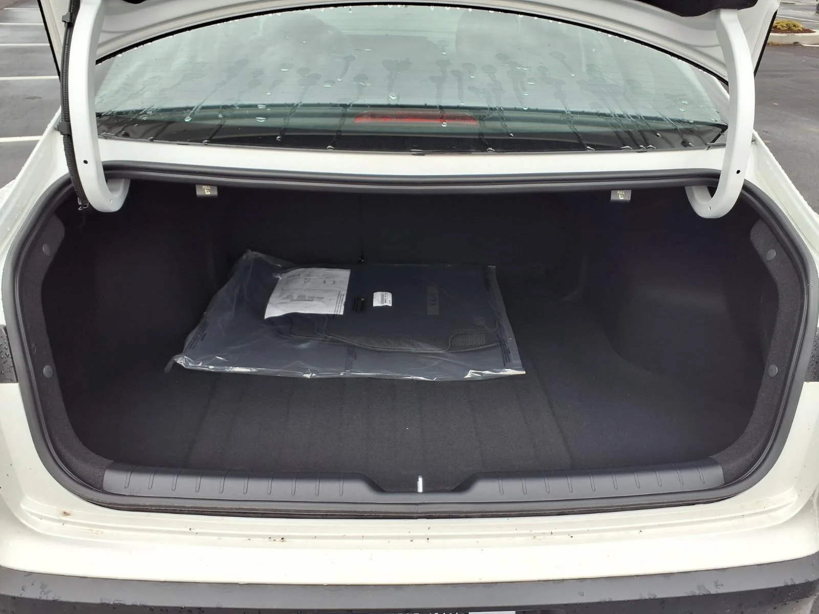 New 2026 Snow White Pearl Kia LXS image 4