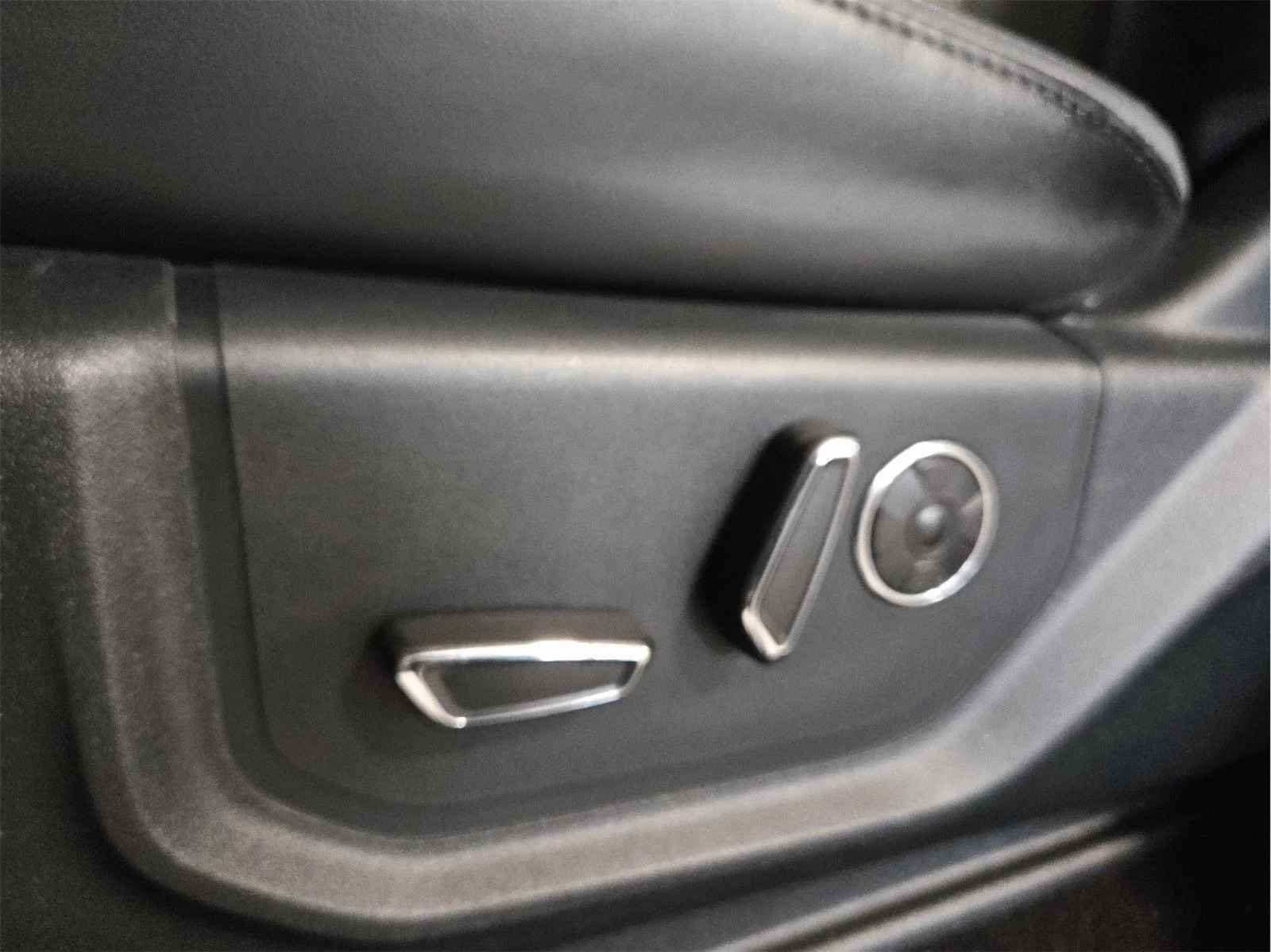 Used 2019 Agate Black Ford Platinum image 19