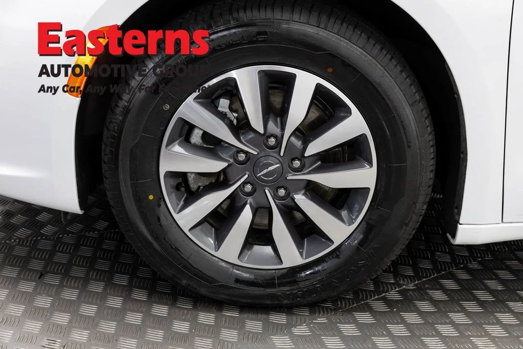 Used 2023 White Chrysler Touring L image 33