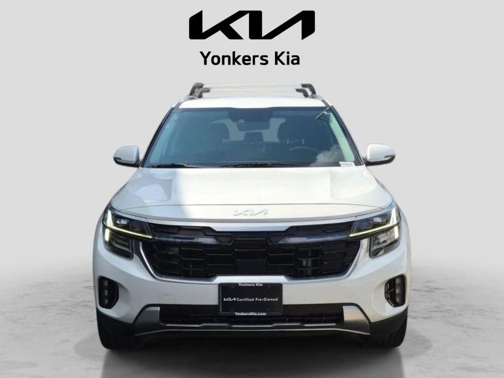 Used 2024 White Kia SX image 3