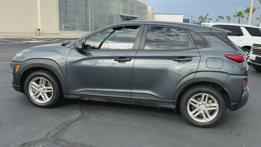 Used 2021 Gray Hyundai SE image 7