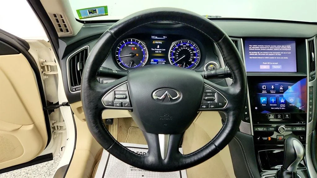 Used 2016 Majestic White INFINITI 4dr Sedan 2.0t Premium AWD w/ Premium Plus Pkg image 14