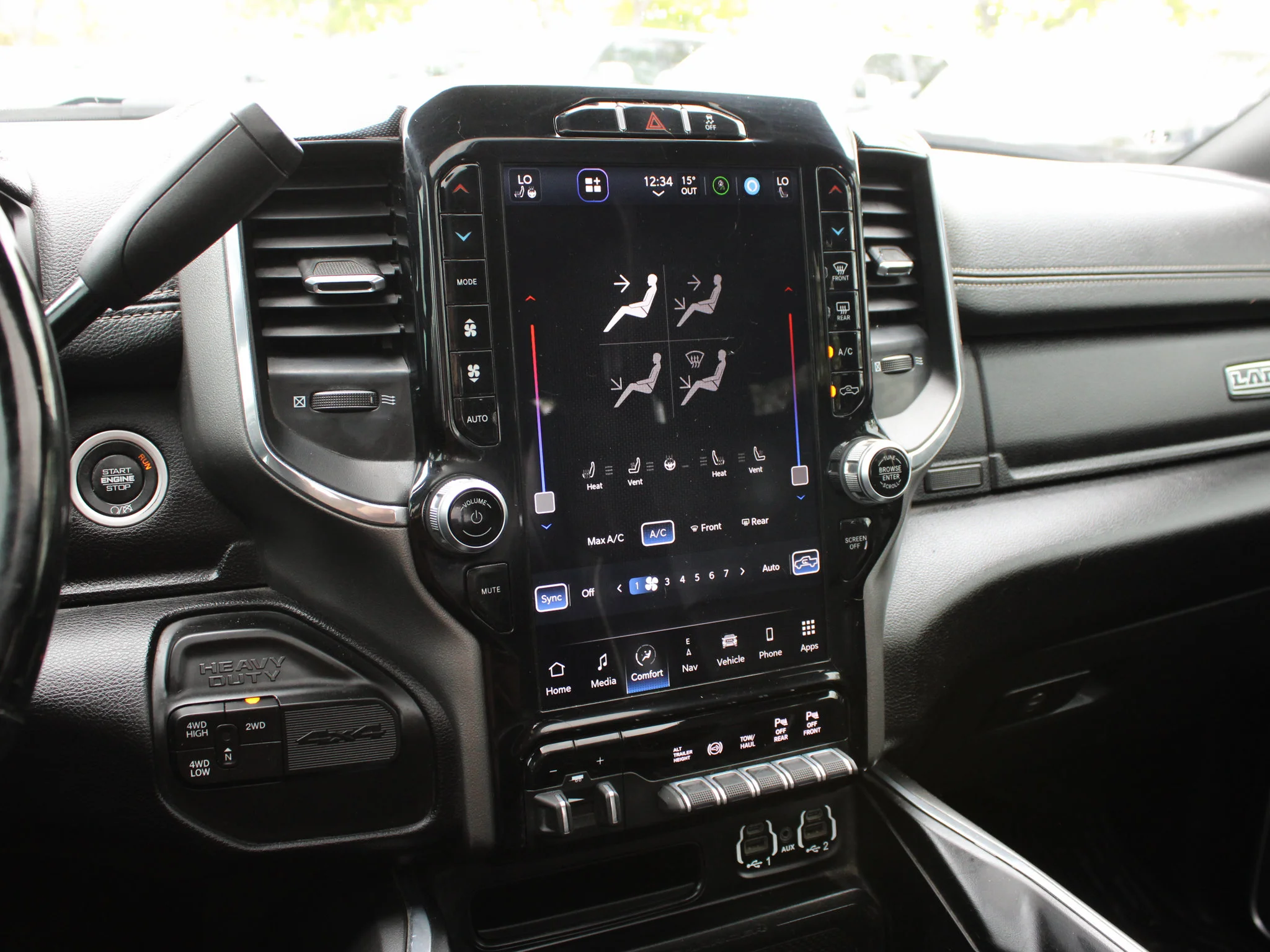Certified Used 2023 Black RAM Laramie * One Owner | 5th Wheel & Gooseneck | Rear Air Suspension | Diesel | Apple CarPlay | Sunroof image 23