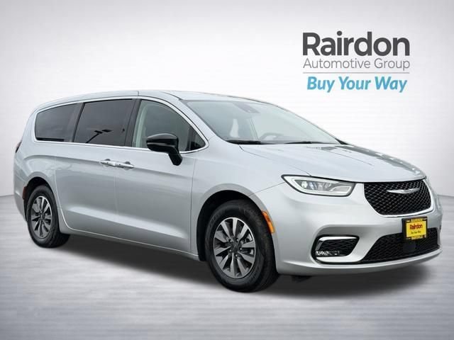 2024 Chrysler Pacifica Hybrid Select
