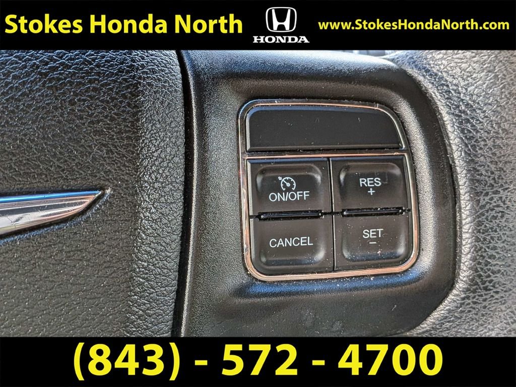 Used 2014 Red Chrysler LX image 28