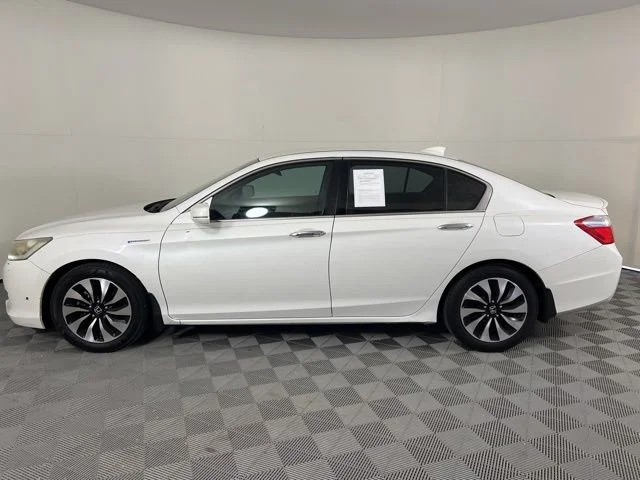 Used 2015 White Honda  image 4