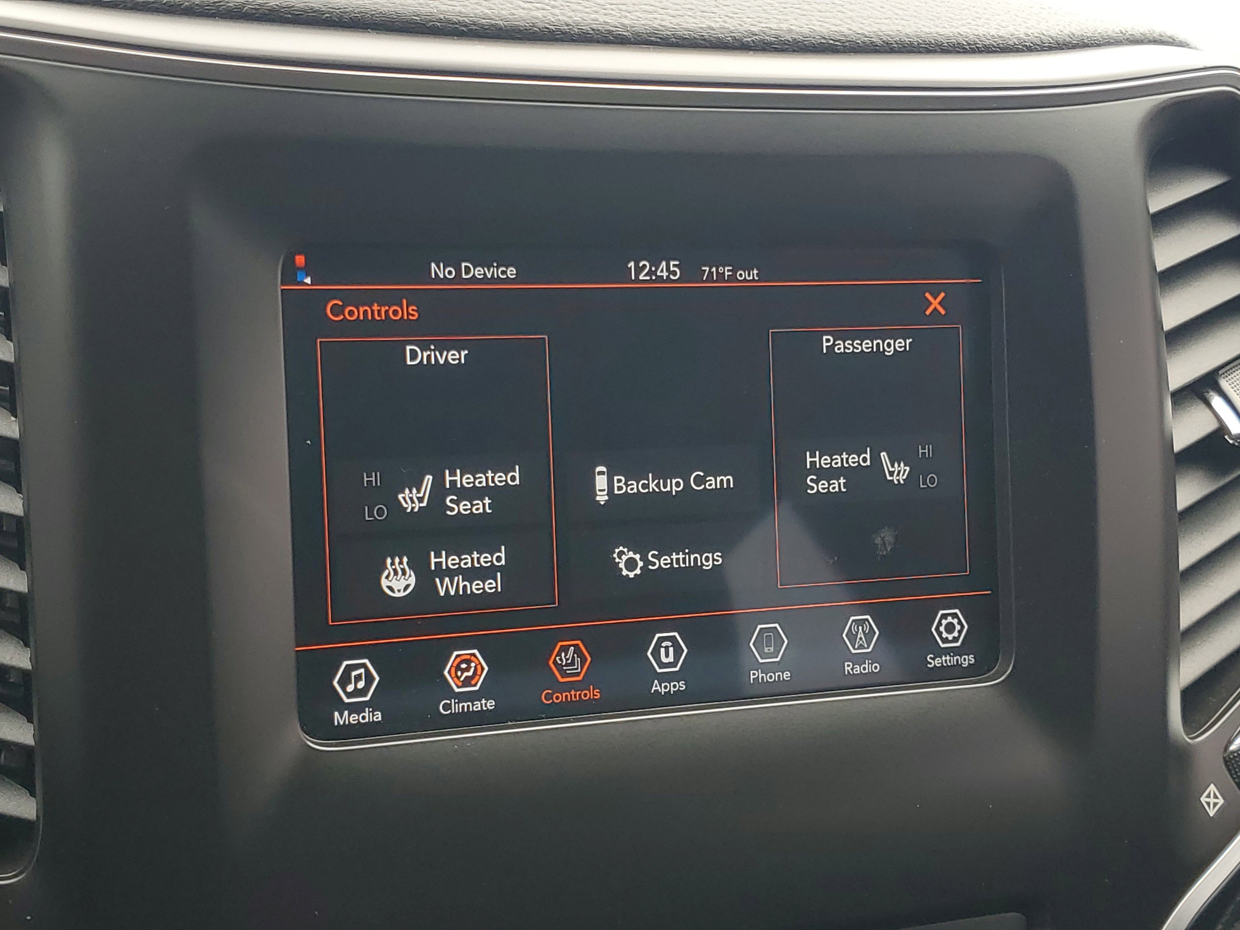 Used 2020 Diamond Black Crystal Pearlcoat Jeep Latitude Plus image 23