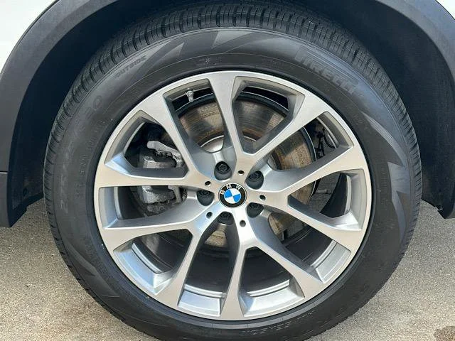 Certified Used 2025 Mineral White Metallic BMW xDrive40i image 31