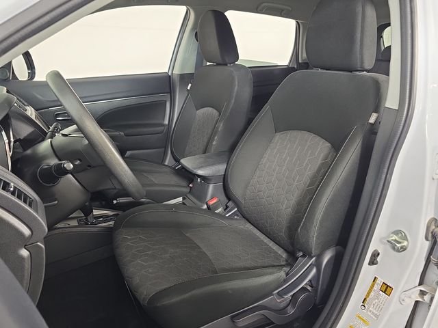 Used 2024  Mitsubishi 2.0 ES image 24