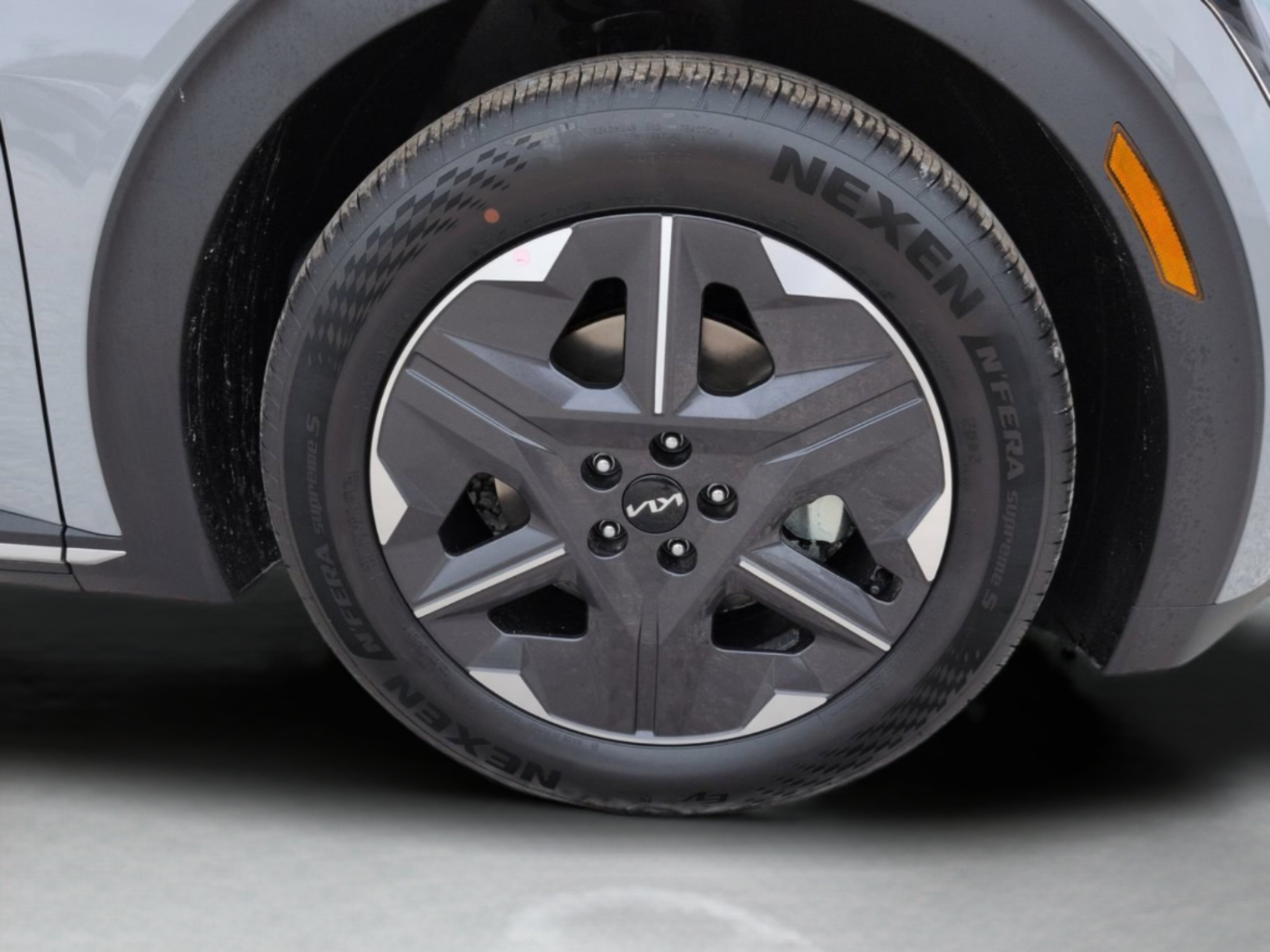 New 2026 Wolf Gray Kia Light Long Range image 31