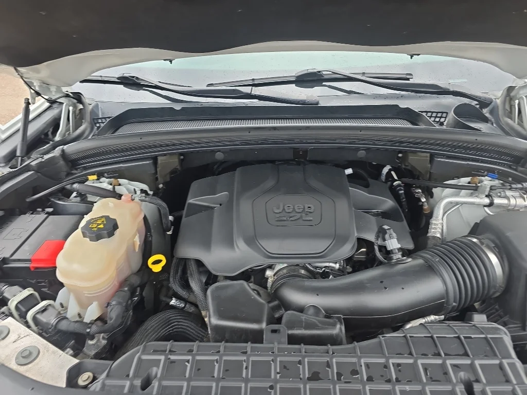 Used 2022 Bright White Jeep Overland image 36