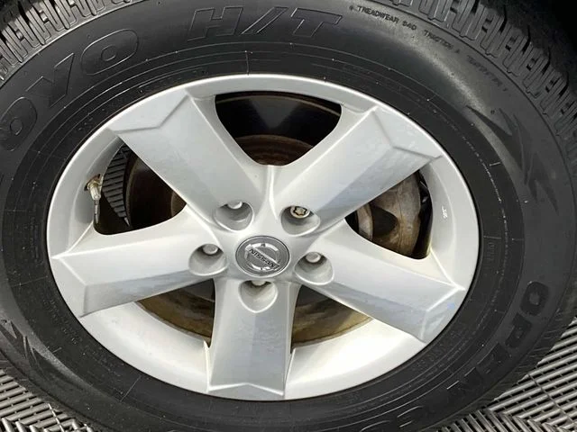 Used 2010 Silver Nissan S image 26