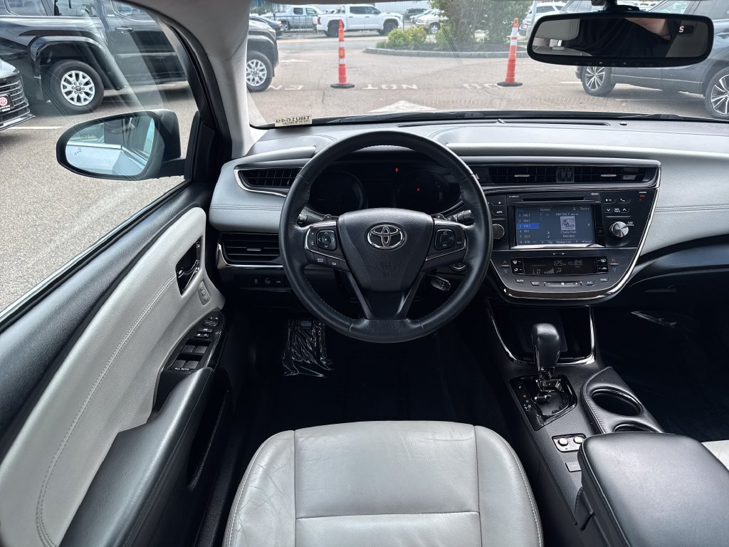 Used 2016 Silver Toyota XLE Premium image 11