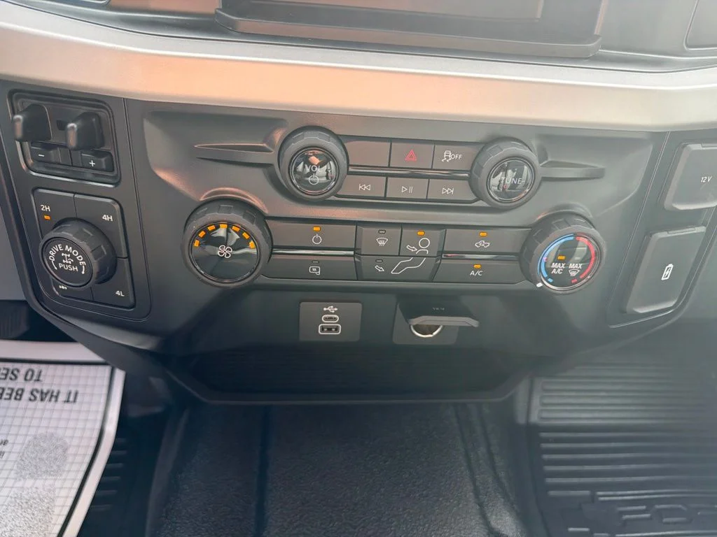 New 2027 Oxford White Ford F-250® XL image 23