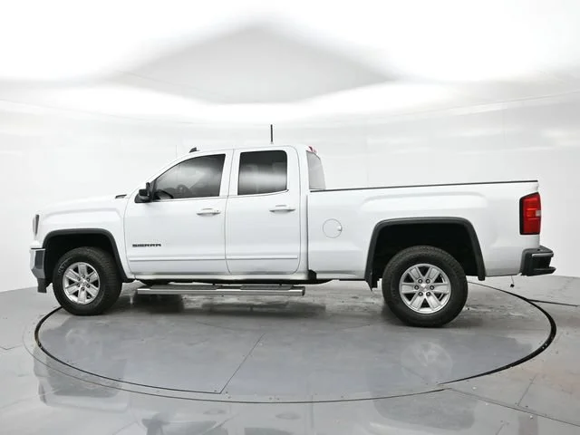 Used 2017 SUMMIT WHITE GMC SLE image 4
