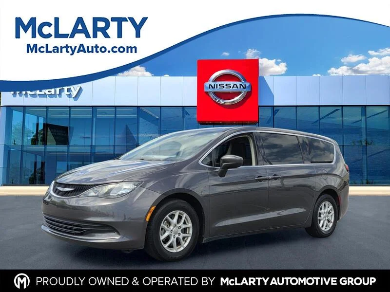 Used 2017 Crystal Metallic CHRYSLER TOURING FWD image 1