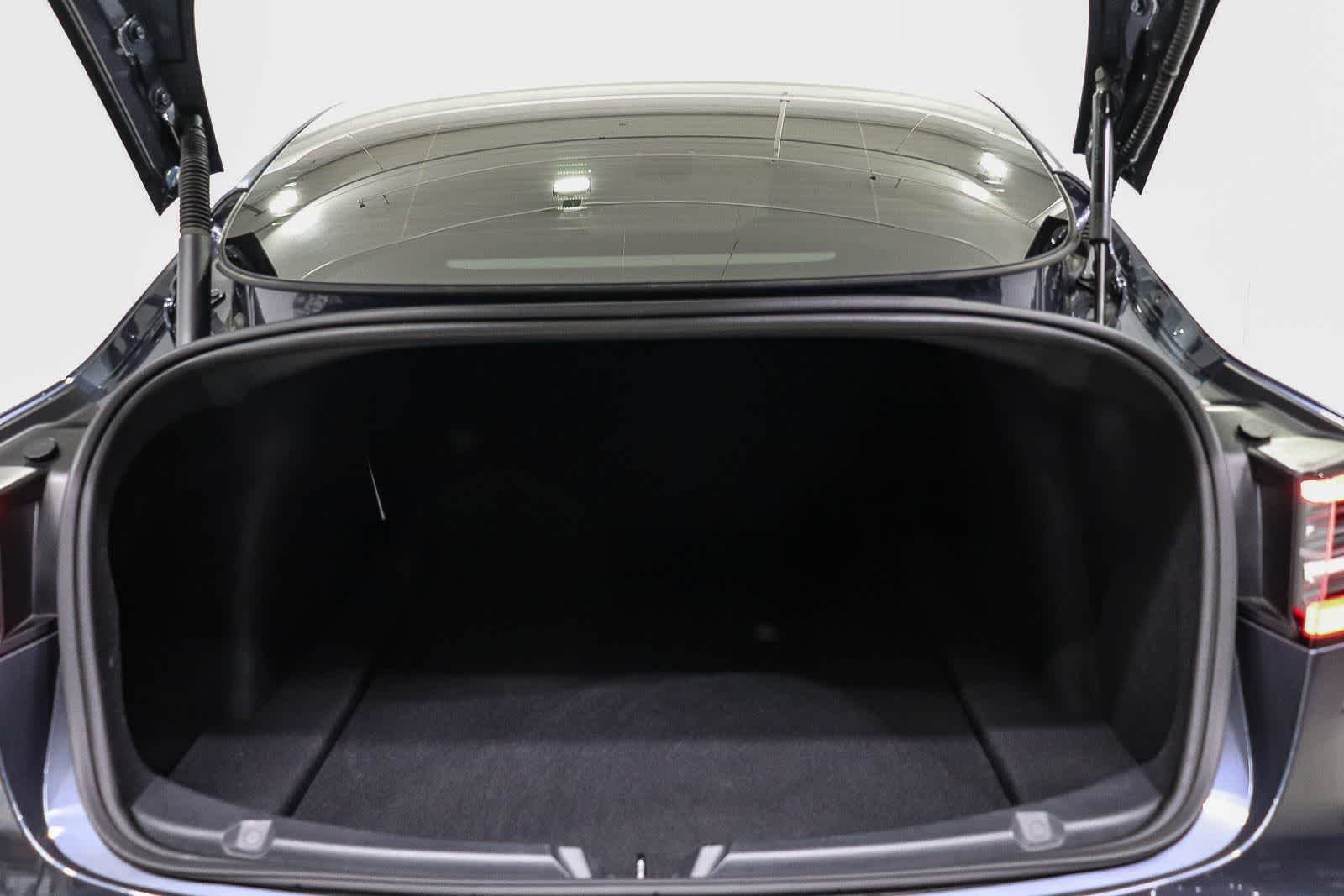 Used 2023  Tesla  image 27