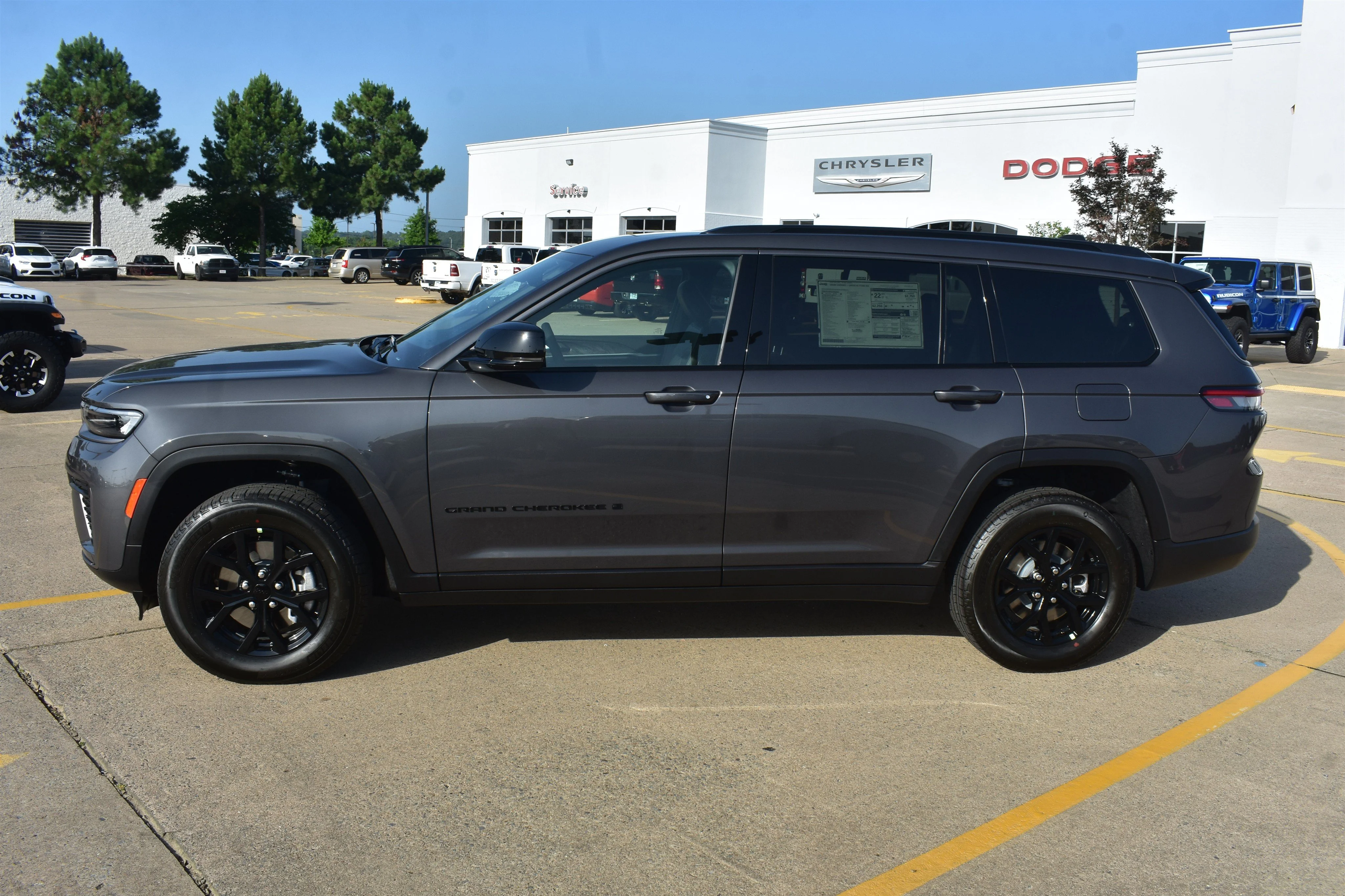 New 2026 Baltic Gray Metallic Clearcoat Jeep Laredo Altitude image 9