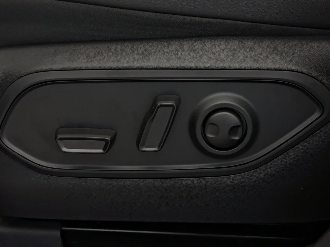 New 2026 Black Jeep Limited - - 4x4 - 1.6L Hybrid - Tech Group - Navigation - 9 Speakers - Hands-free Liftgate & More! image 17