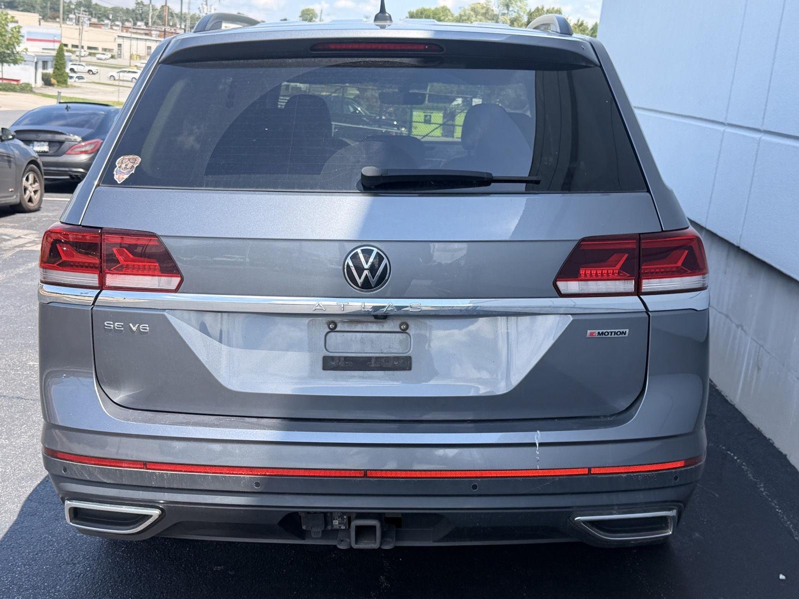 Used 2022 Platinum Gray Metallic Volkswagen 3.6L V6 SE w/Technology image 2