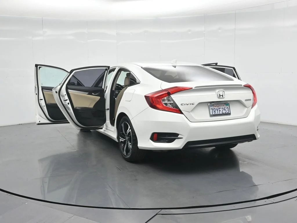 Used 2016 White Honda Touring image 30