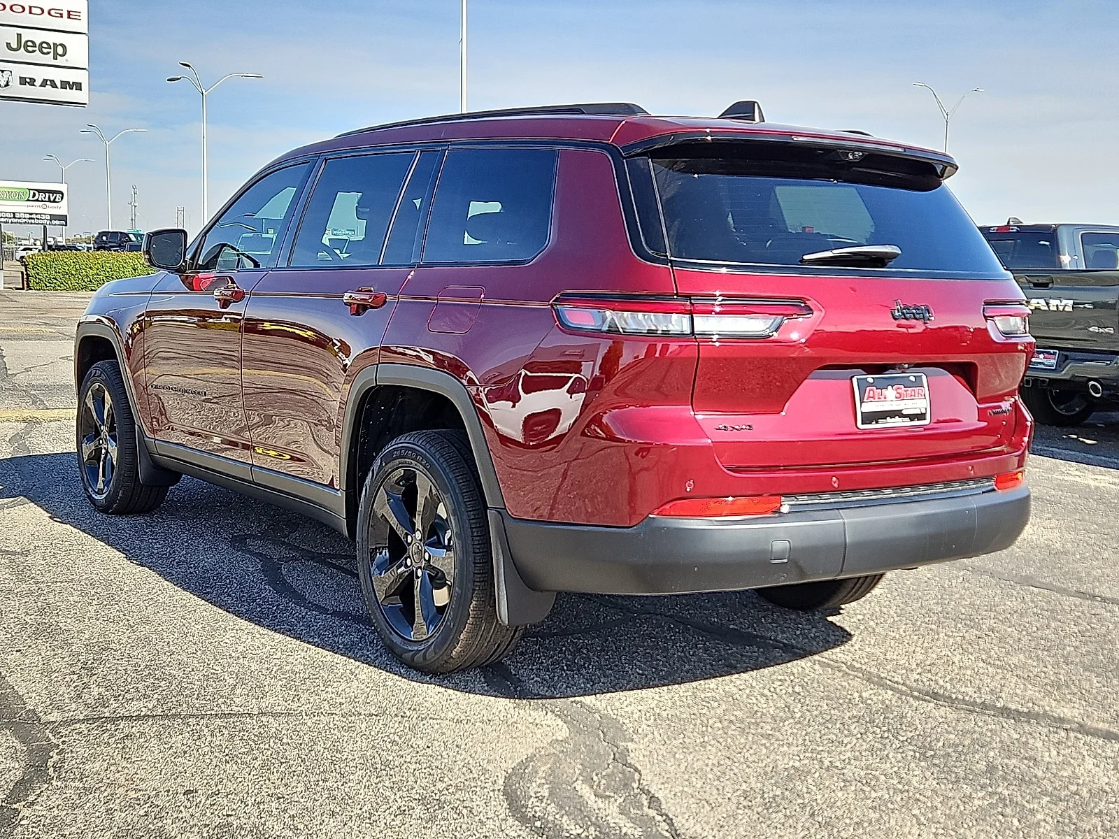 New 2025 Velvet Red Pearlcoat Jeep L LIMITED 4X4 image 2