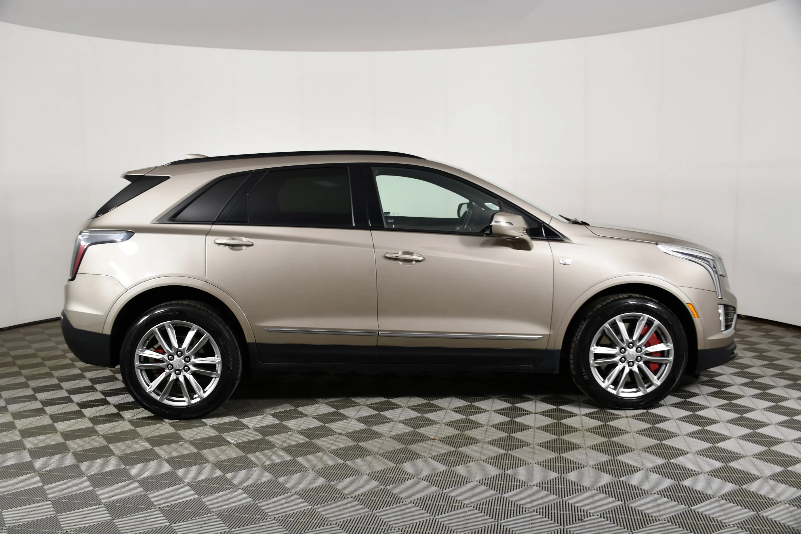Used 2023 Latte Ea Cadillac AWD Sport image 5
