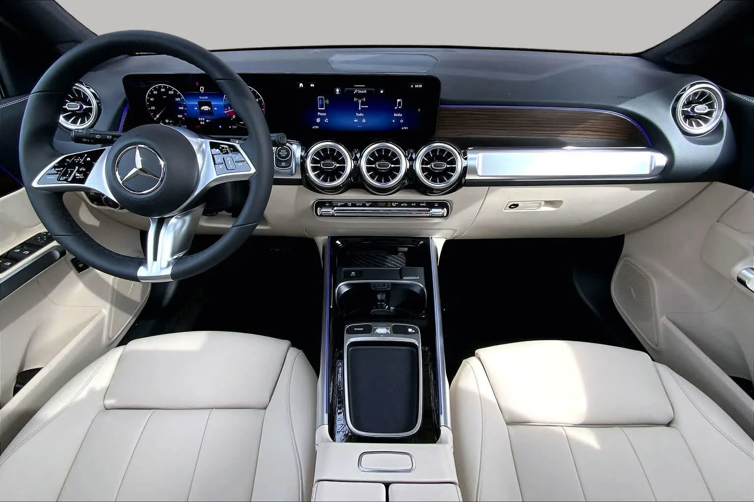 Certified Used 2026 Polar White Mercedes-Benz GLB 250 image 5
