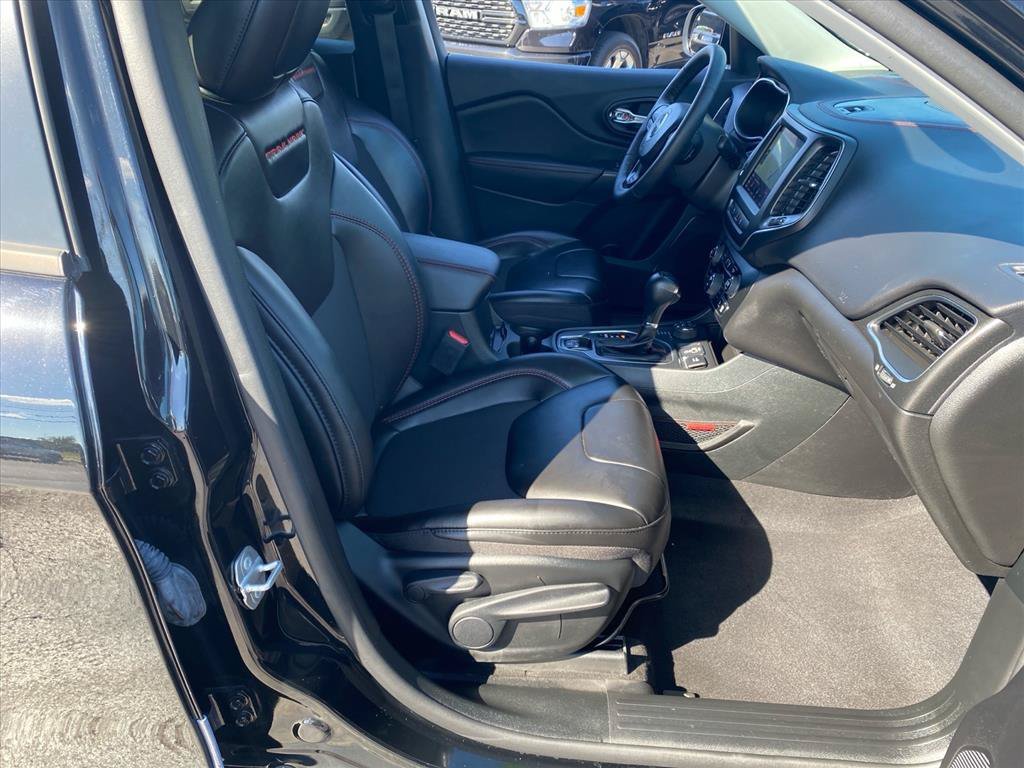 Used 2023 Diamond Black Crystal Pearlcoat Jeep Trailhawk image 26