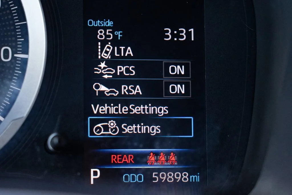 Used 2021  Toyota SE image 19