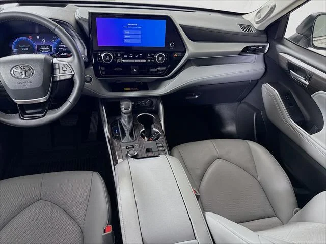 Certified Used 2025 CELESTIAL SILVER Toyota  image 24