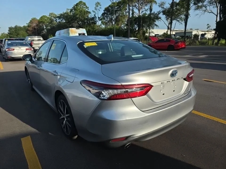 Used 2022 Silver Toyota XLE image 4