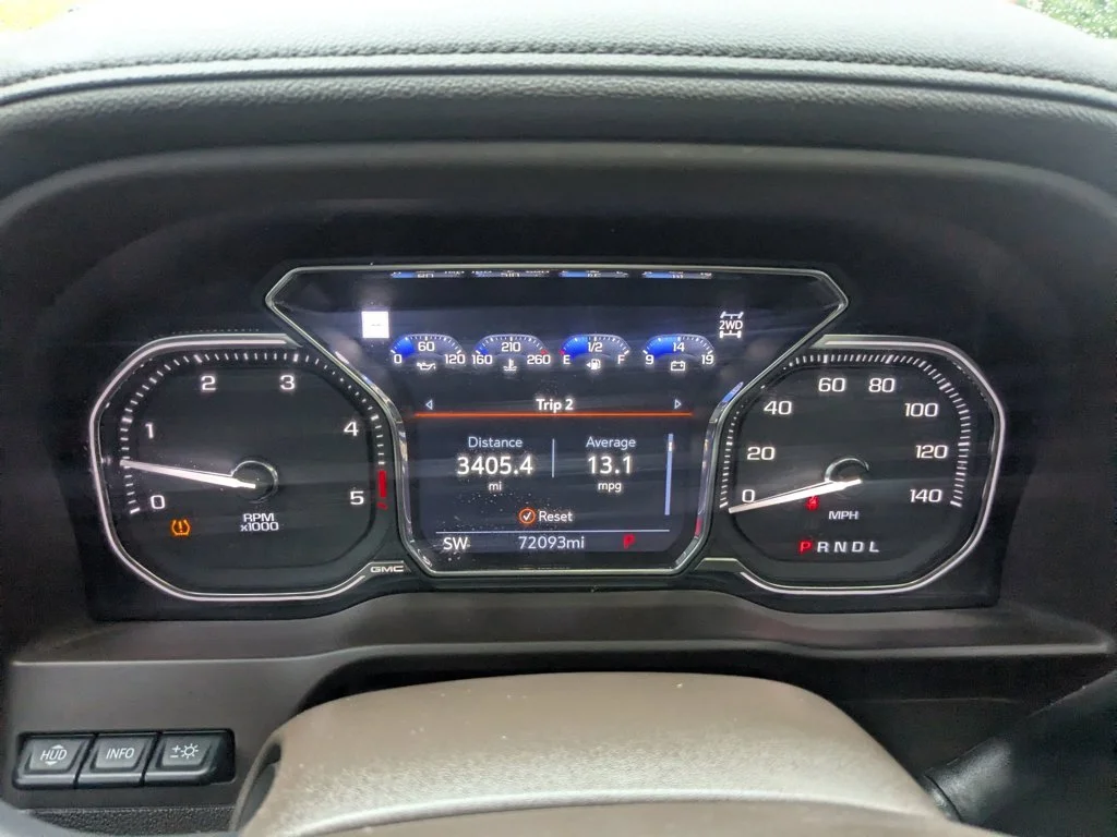 Used 2022 White Frost Tricoat GMC Denali image 15