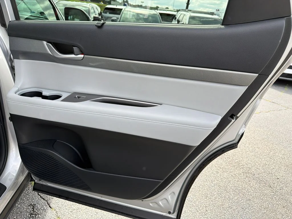 Used 2025 Silver Hyundai SEL Premium image 16