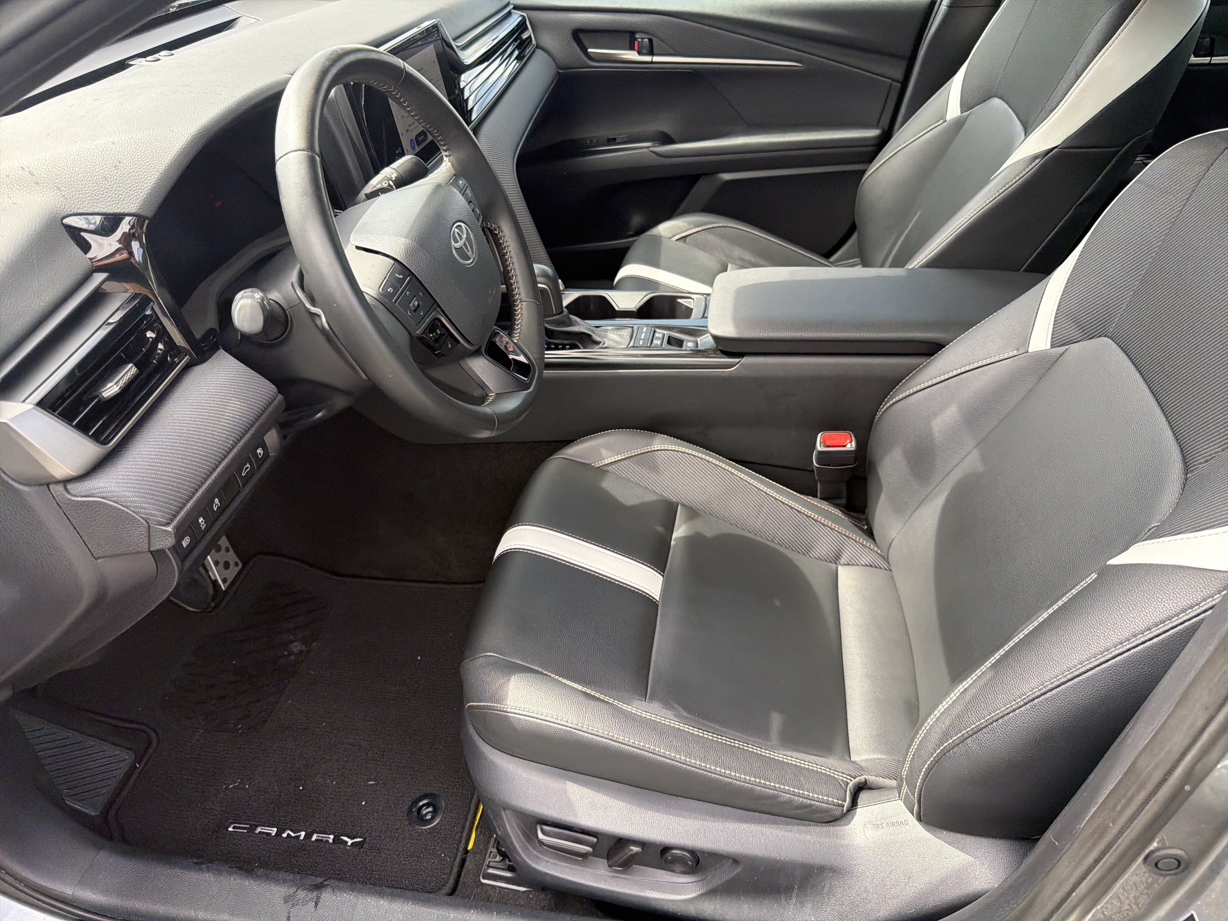 Certified Used 2025 Heavy Metal Toyota SE image 18
