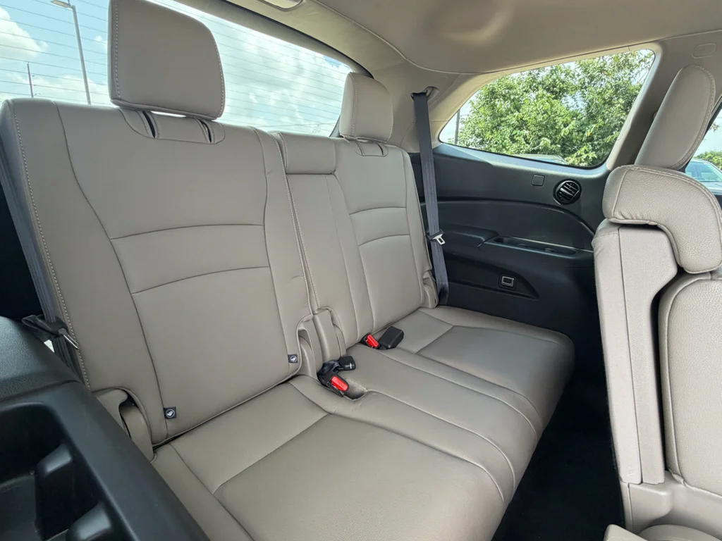 Used 2017 White Diamond Pearl Honda EX-L image 29