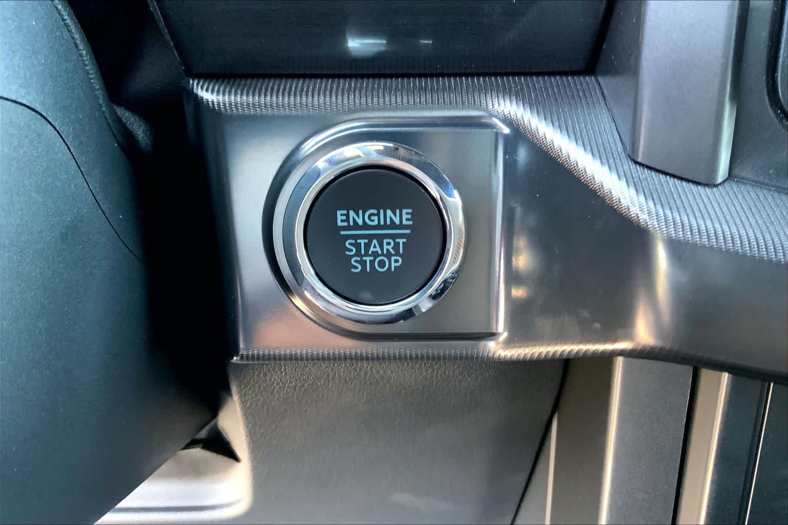 Used 2025 Agate Black Metallic Ford LARIAT image 63