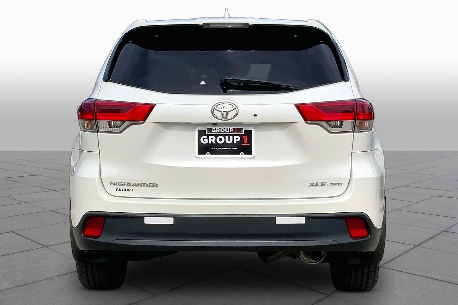 Used 2019 Blizzard Pearl Toyota XLE image 5