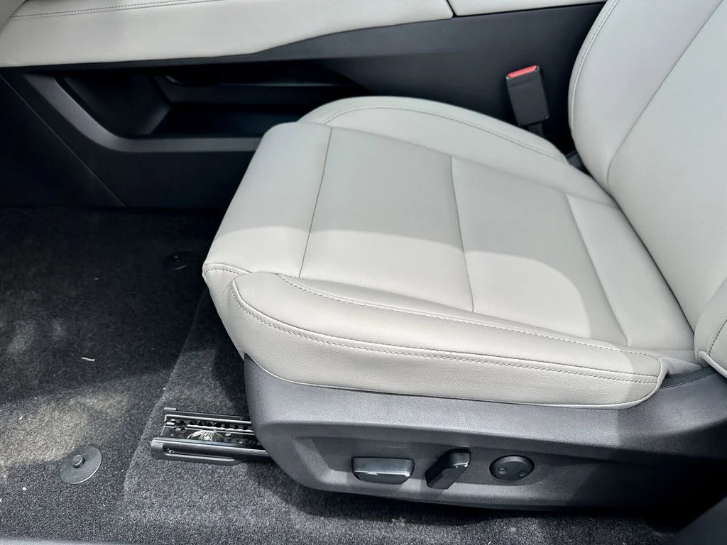 New 2026 Everest White Pearl TriCoat Nissan SL image 28